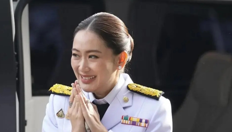 大家别小看泰国国王，在这场政坛暗战中，他比谁都清楚，比起谁当总理，更重要的是别让