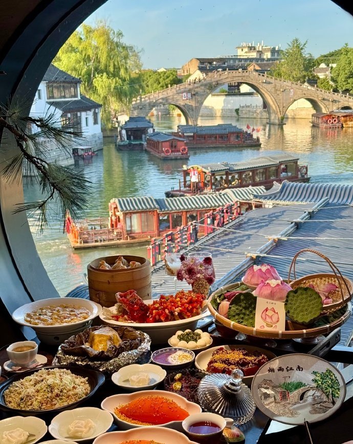 “愿新年，食三餐有味，看四季有景，怀一心有盼…”