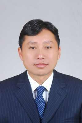 虽然是一个正厅级干部，但因为卫岗在州长的实职上，手中的权利还是很大的，能够主动投