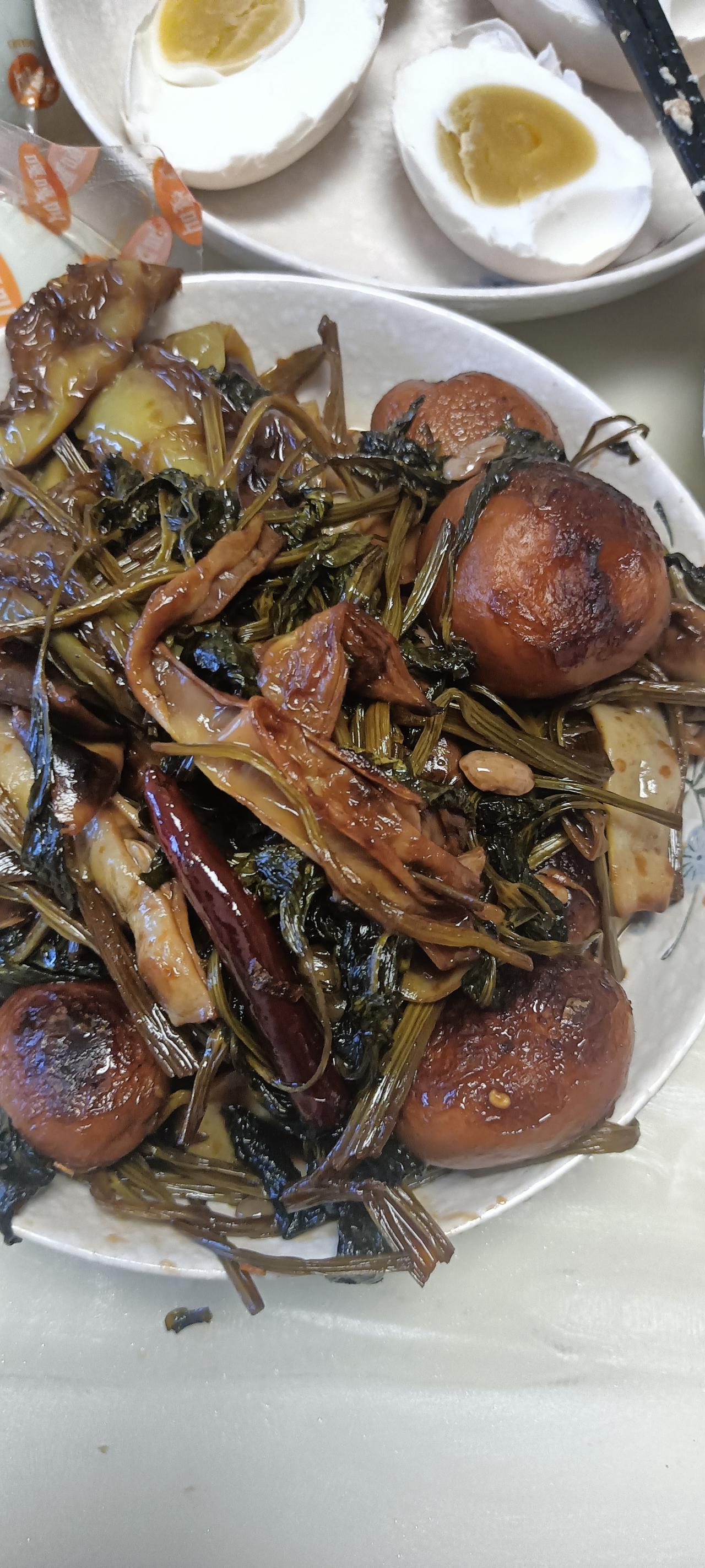 您那里做酱菜吗？您会做酱菜吗？昨天又做了酱菜，给我妈送过去一盘，又给女儿家一盘