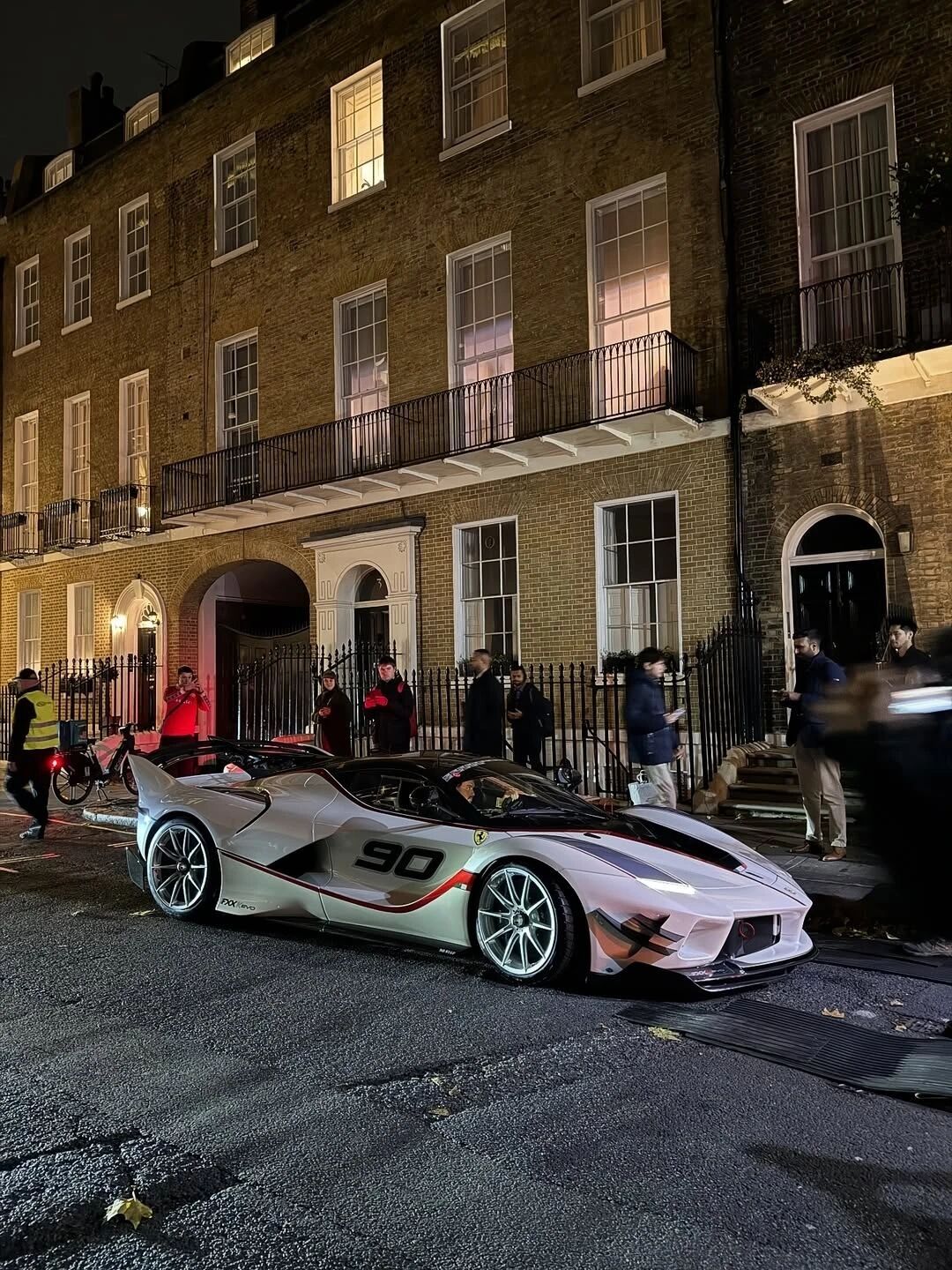 法拉利FXXK都能上路了？这不是只能在赛道吗[捂脸哭][捂脸哭]豪车超跑​