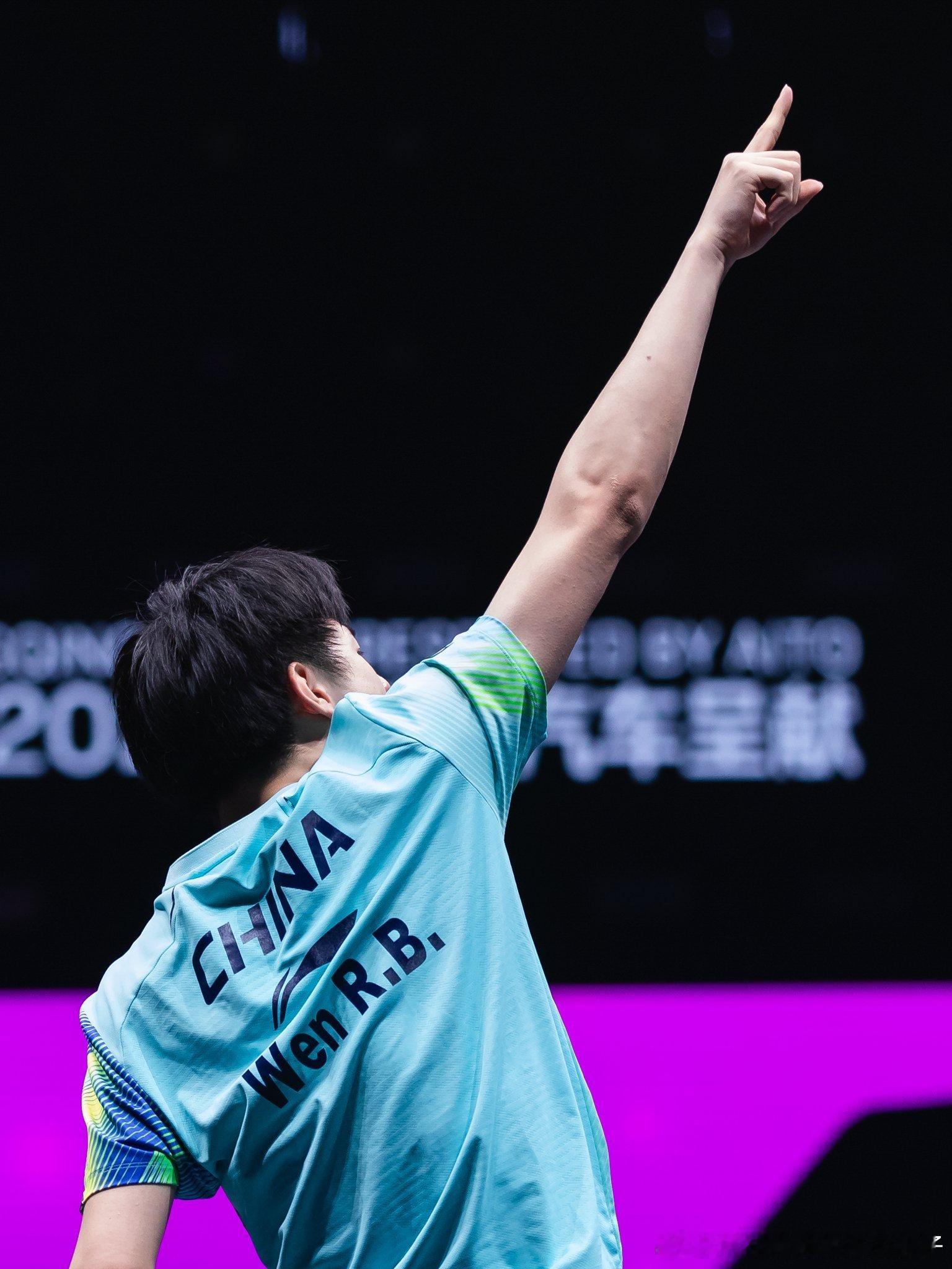 WTT：重庆WTT赛场惊现惊天冷门！🤯外卡选手温瑞博在职业生涯首次交锋中，爆冷