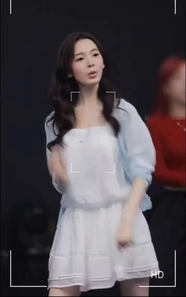 陈瑶把孤单北半球练成被肯定的北半球从生涩生疏到舞台高光，陈瑶在《乘风2026》二