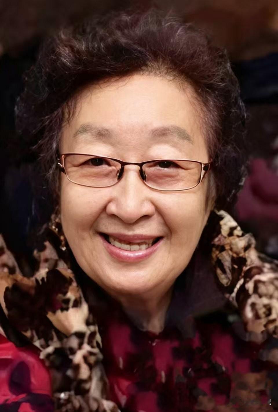 查了一下彭玉老师的晚年生活，才知道与别的演员有所不同，她的老年生活是这样度过