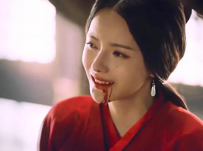 公元221年，魏文帝曹丕的使者端了一杯酒给甄皇后，说：“娘娘，这是陛下赐给你的！