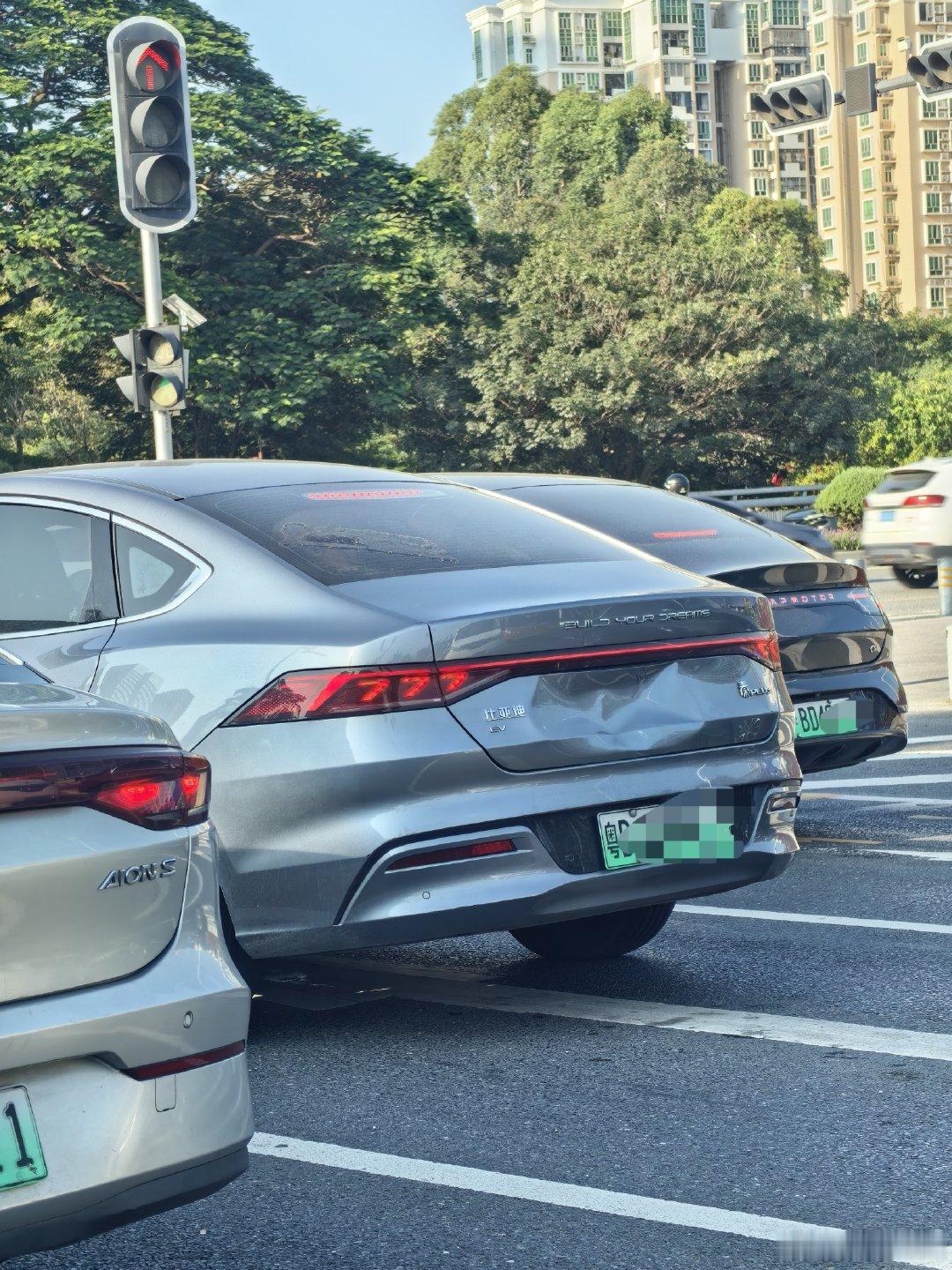说一个车圈玄学现象我见过很多比亚迪车尾都是这样的凹进去一大块[捂脸哭]​