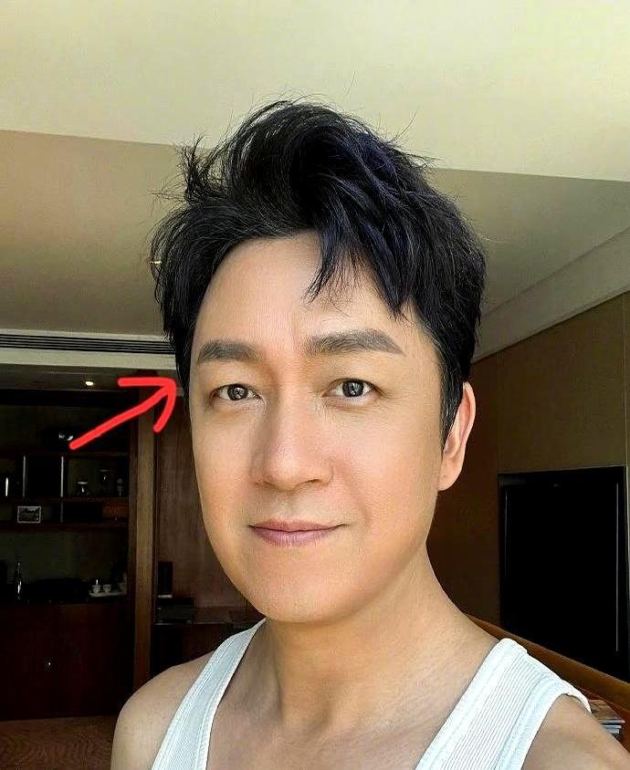 离婚14年，潘粤明给所有离异父亲打了个样。当年抚养权归董洁，他连续11年见