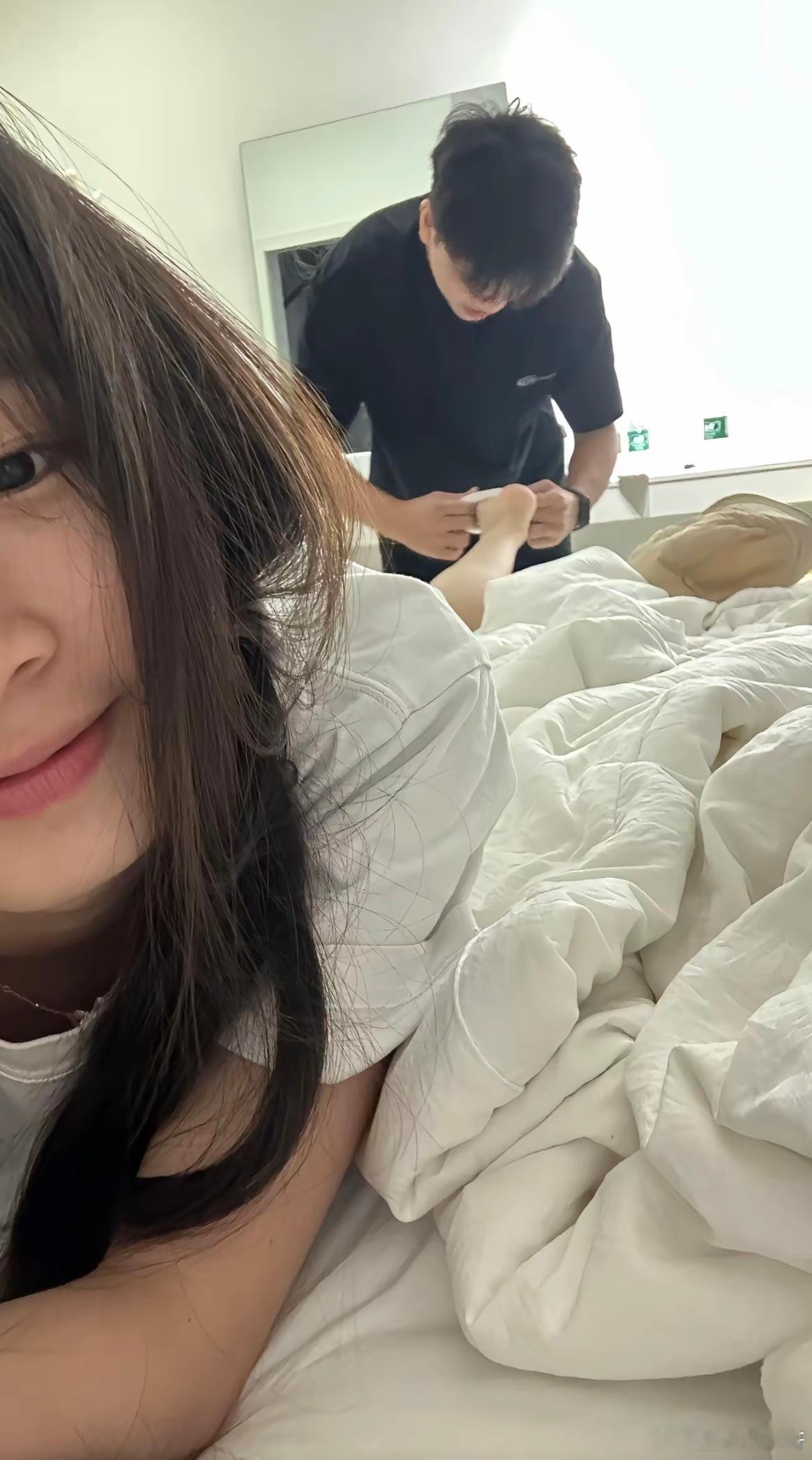 公主是不用自己穿袜子的