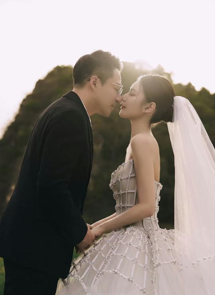 两个孩子不参加小菲的婚礼，原因找到了，的确如此。还真的就是那么回事呢？孩子们看到