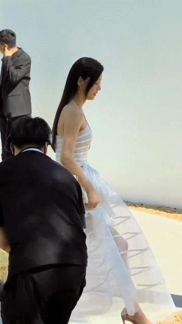 女神全智贤，妆造不对的话也会有大妈气息了！别说，黑长直是全智贤的本命，黑长直的全