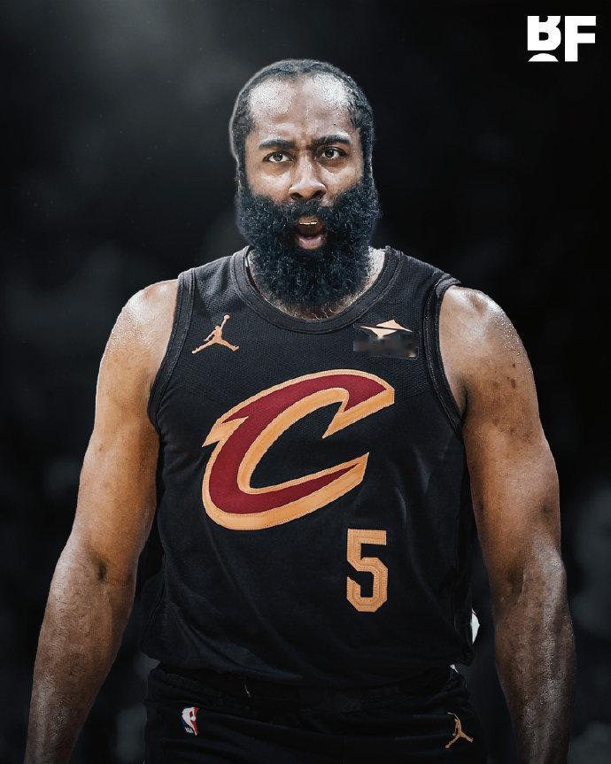 快船交易哈登的原因：1、球队老化严重，冲冠无望2、哈登手握球员选项，快船没把