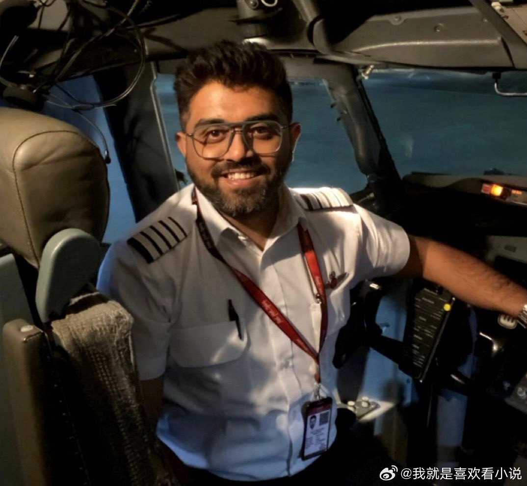 迪拜航空公司受伤的印度机长讲述了他惊心动魄的经历，描述了副驾驶（阿曼人）对他发起的致命恐怖袭击经过（