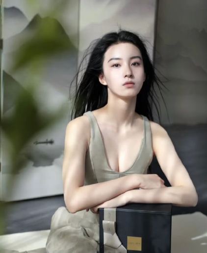 把学校随机分配的床位当卖点，问过子枫同意吗？低调拍戏的人不该成为抓马咖的洗白工具