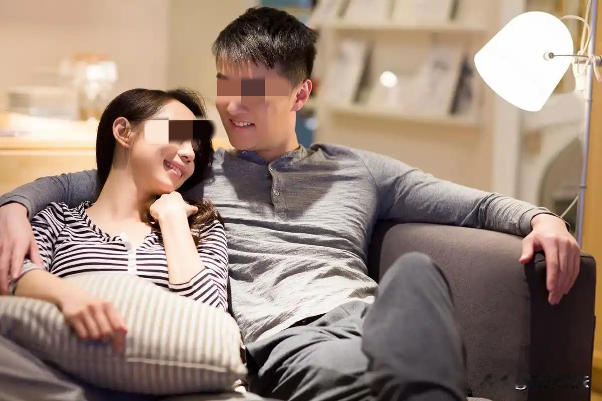 江西宜春，女子背着丈夫，和其他男人搞到一起，丈夫发现后心灰意冷，选择离婚。离婚后