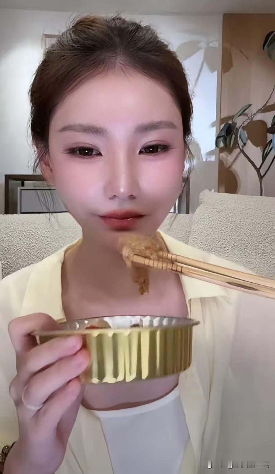 身兼数职样样优秀，马筱梅不止是宝妈更是强者。马小梅真能吃，还不胖，这体质也太优秀