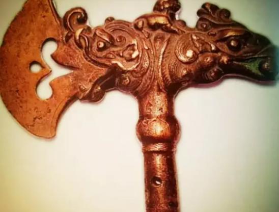 1968年，内蒙古一位村民外出打猎时，无意中经过一个山洞，他惊奇的发现，山洞里竟