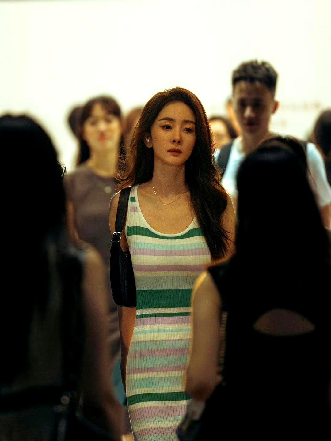 你看过无数遍的杨幂动图，竟是国安的抓捕现场。别猜了，就是张艺谋捂了2年的国