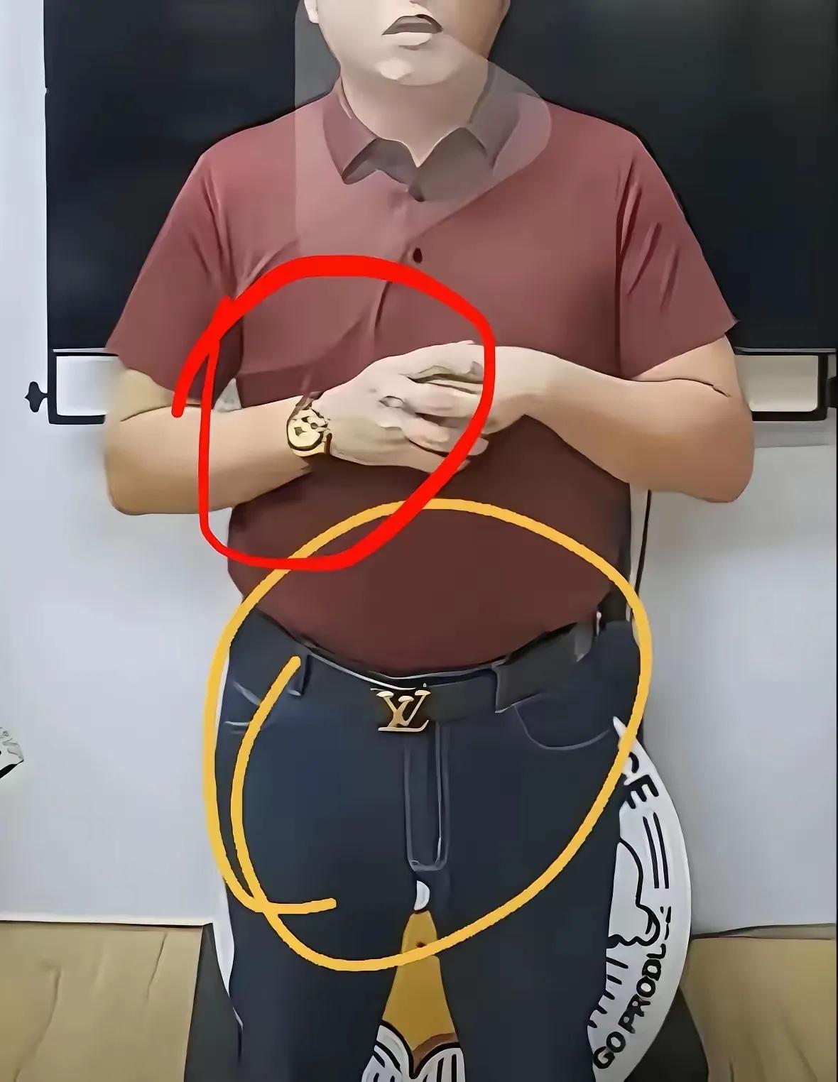 杨梅协会会长，金劳➕LV金扣裤腰带，哭着呼吁“救救果农”，这般反差场面属实让人难