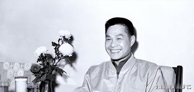一念贪私毁全军！首个驾机叛逃的飞行员，一己私欲拖垮整支王牌部队刘承司叛逃台