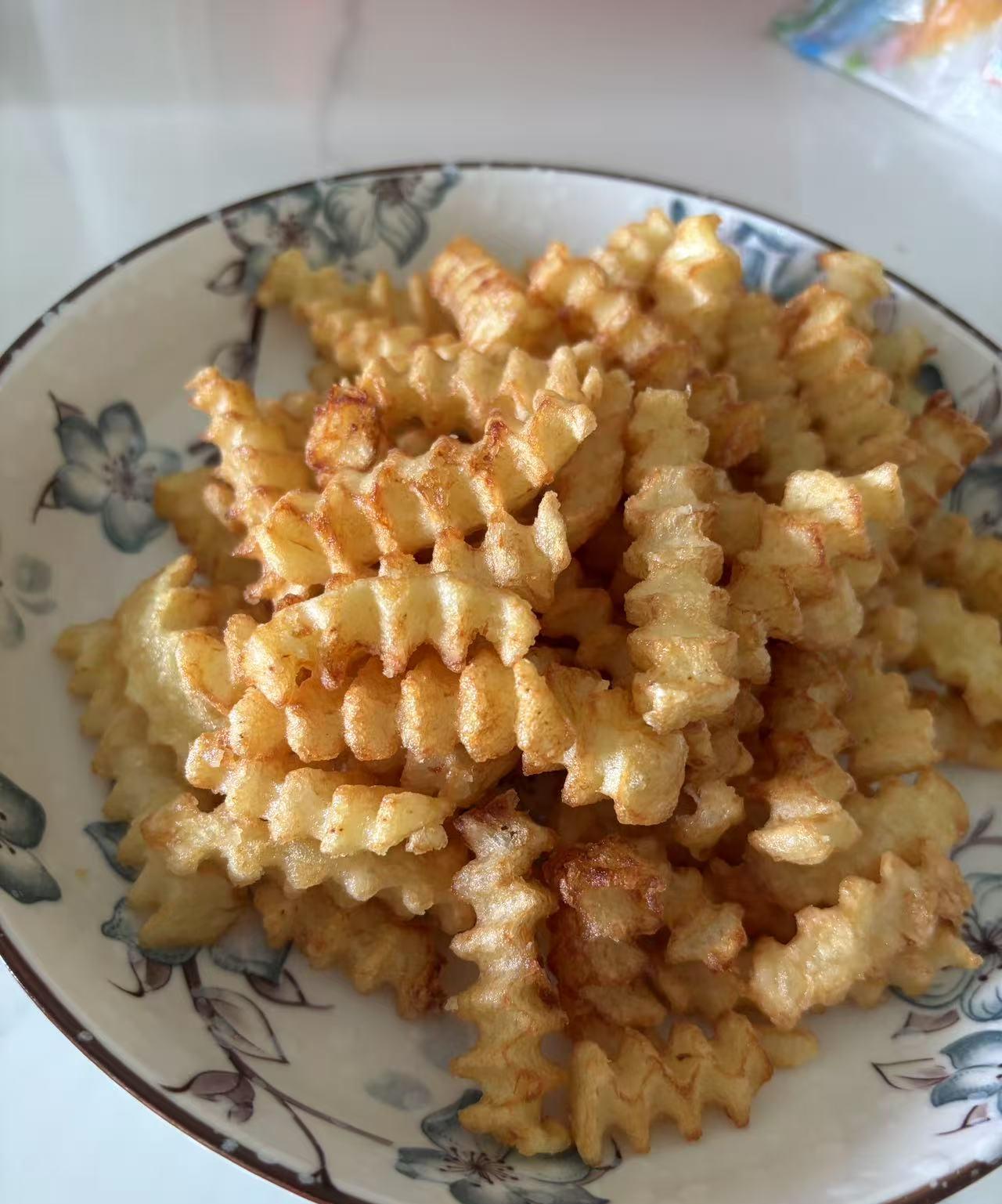 有人的地方就有江湖，就有斗争，越是低层，斗得越激烈，我在幼儿园做饭，同事中有一个