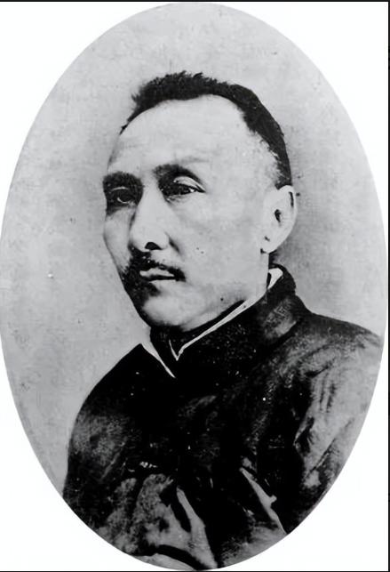 提起近代武林传奇人物，很多人都会想到杜心五（也常被写作杜心武），江湖人称“南北