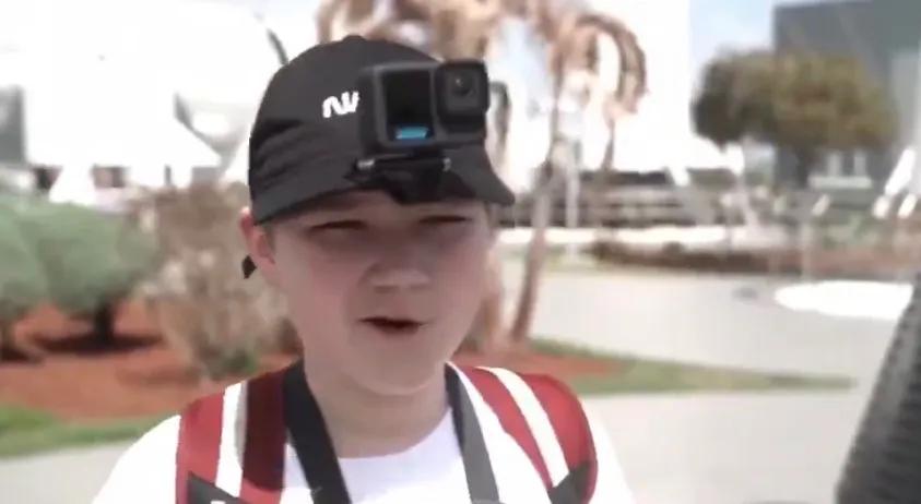 在观看阿耳忒弥斯2号发射现场，CNN记者问一个小男孩：“你为什么来这里？你