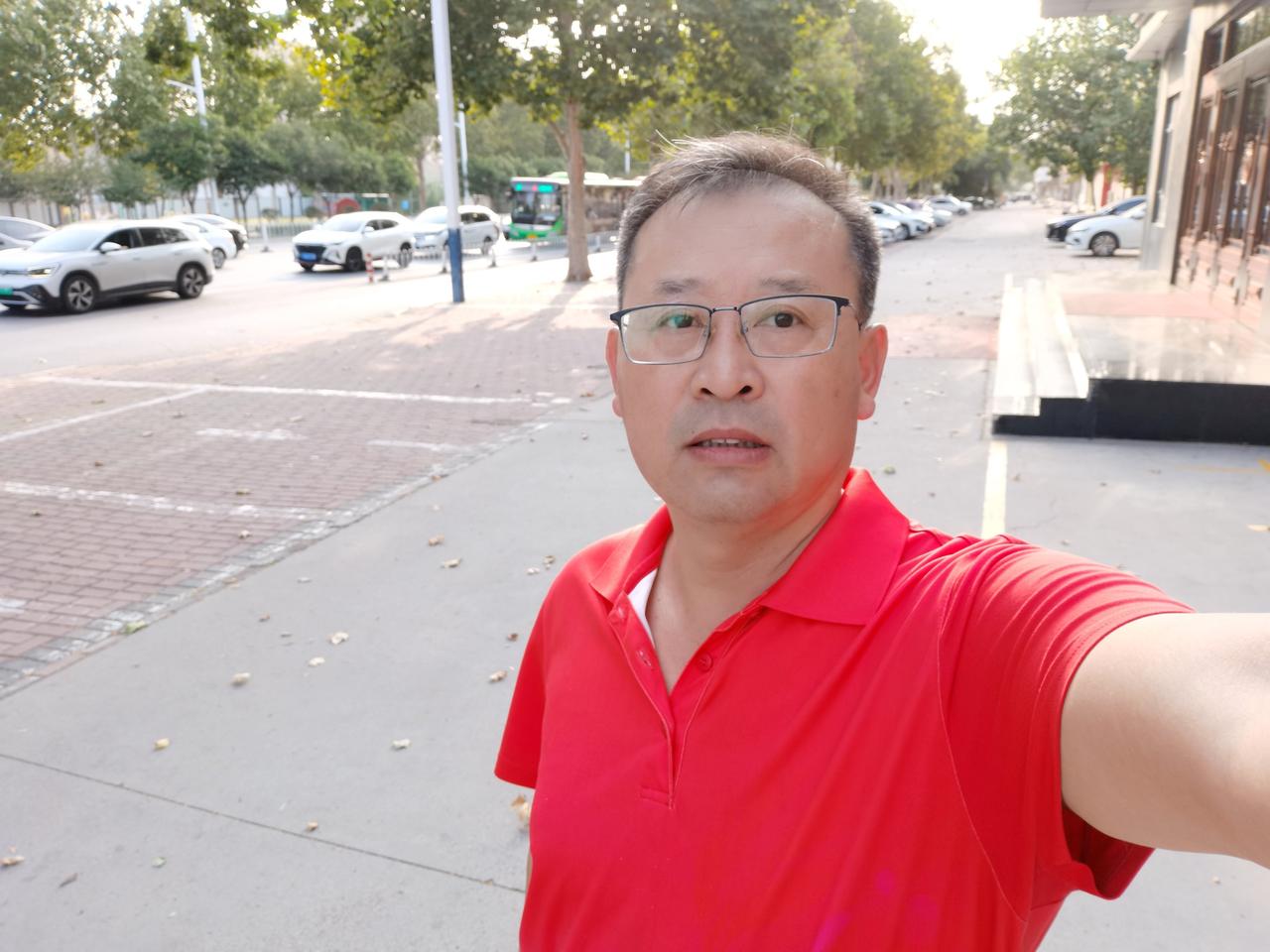 困兽一样的戒烟人（朋友）一、高血压却没能力戒烟，产生纠结心理。一个朋友，