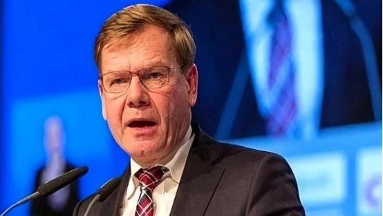 德国外长瓦德富尔访问新德里，一边给印度戴高帽，一边攻击中国，他在记者会上夸奖印度