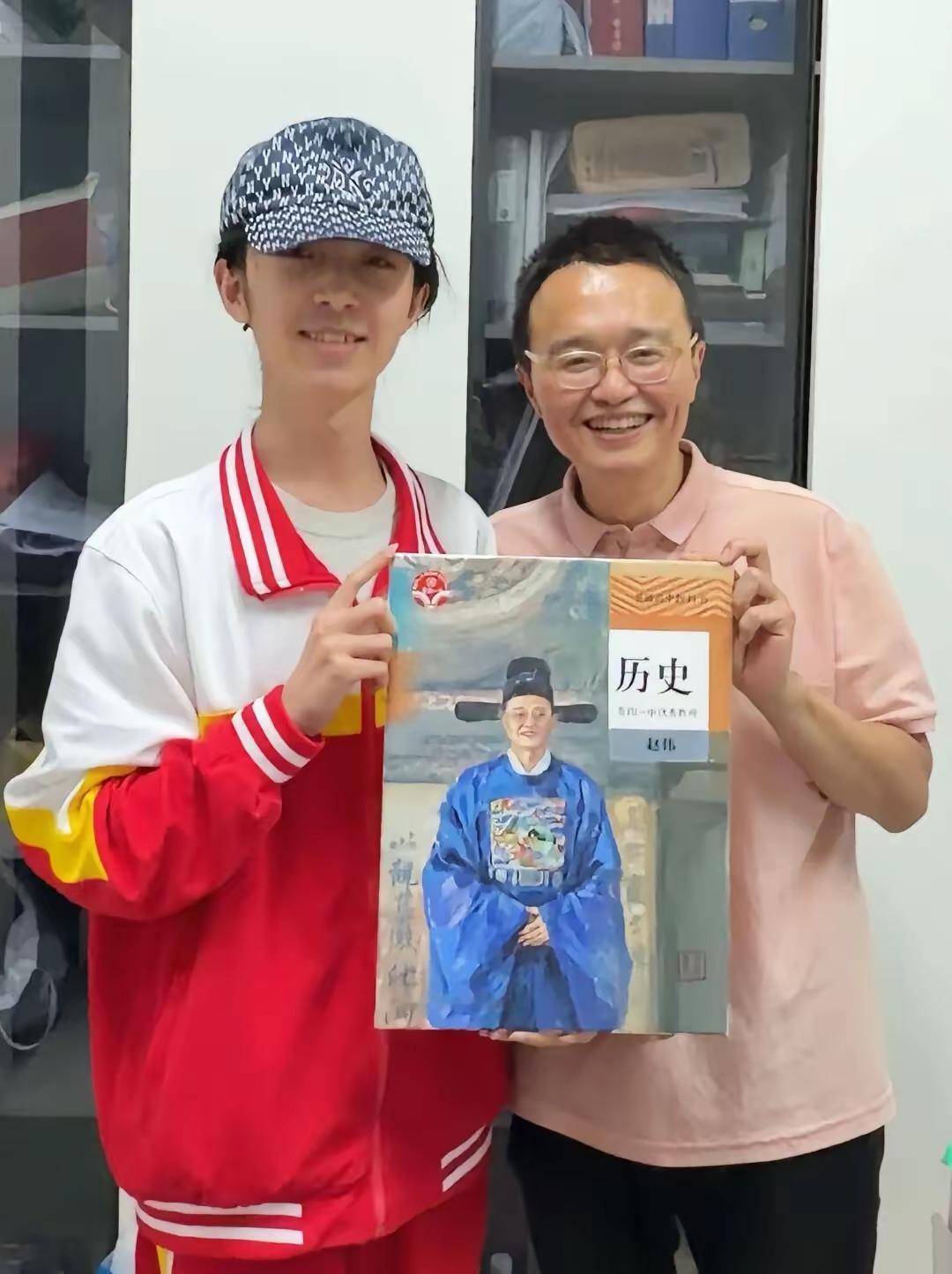 谁懂啊！这才是美术生独一份的毕业浪漫😭贵阳一中高三美术生余卿豪，高考结束没去