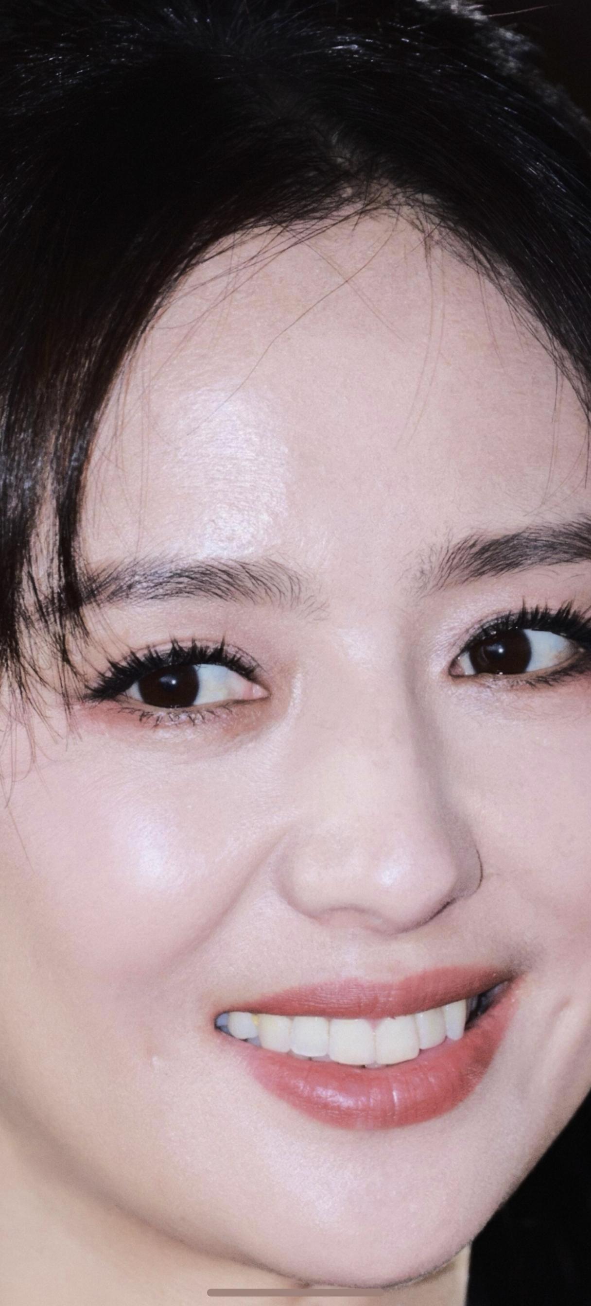 女星谁最耀眼佟丽娅生图怼脸，主人级别！小酒窝越看越带劲！