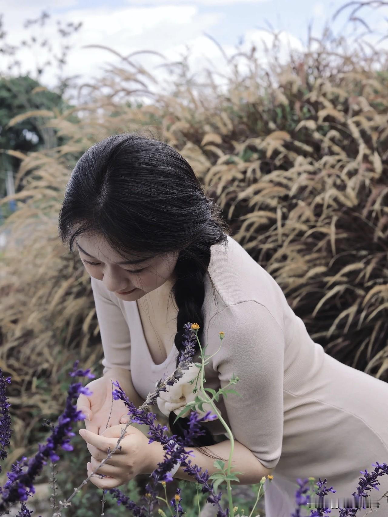 花草树木美成了一幅画，你是不是也总想拍几张和它们的合影，却总是拍出生硬游客照？今