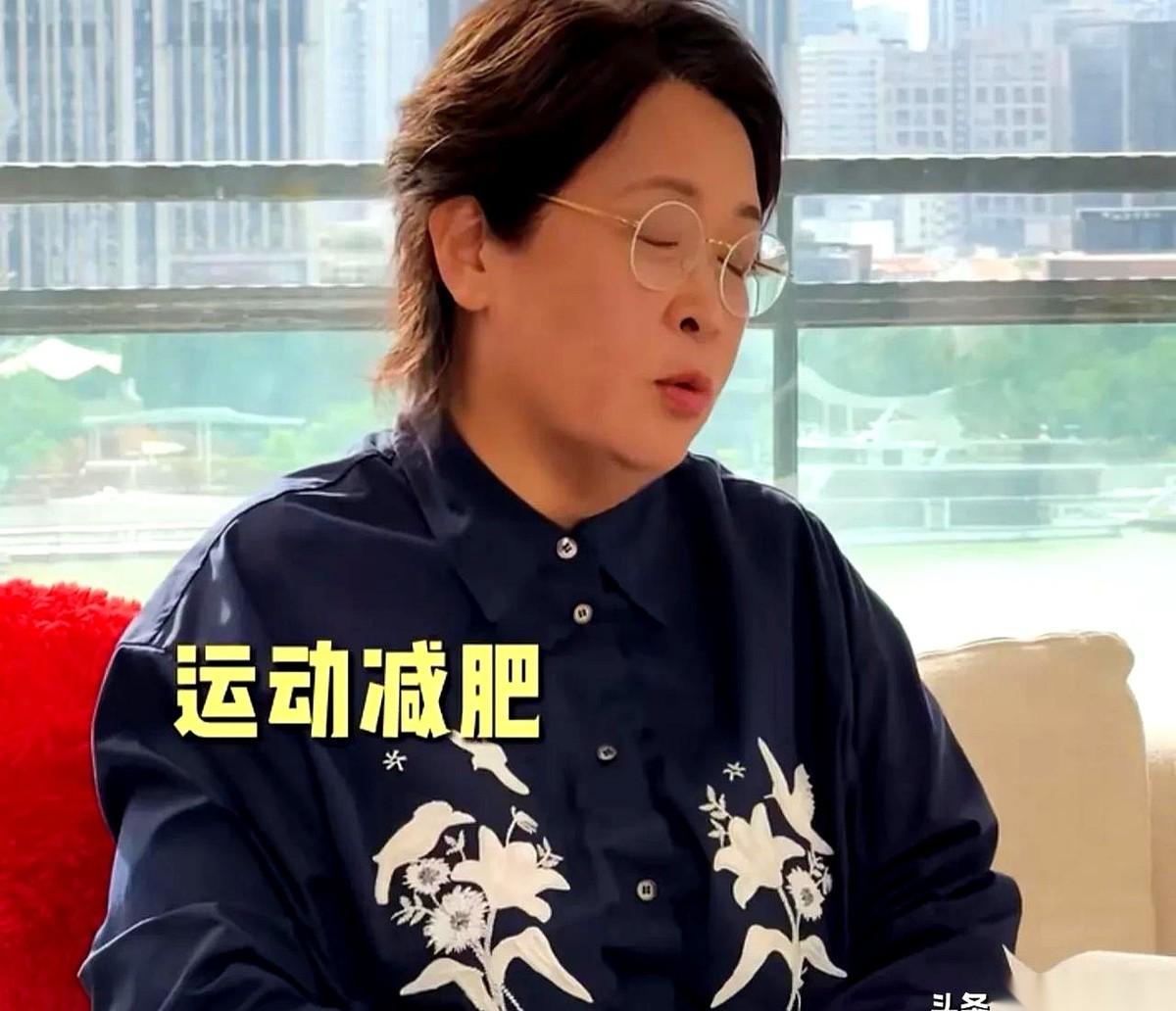 你真以为屏幕里那些一顿狂造十碗拉面还能细腰长腿的女吃播，是老天爷赏饭吃？别傻了