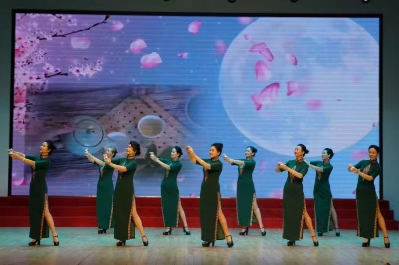 【#母亲节朗诵音乐会在合肥举办#】#母亲节快乐#“浓情五月，礼赞母爱”，5月1