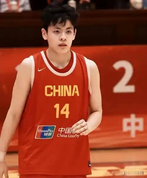 本场比赛，中国队能逆转，必须感谢以下两人！1.杨舒予第二节，比分被逐步拉大