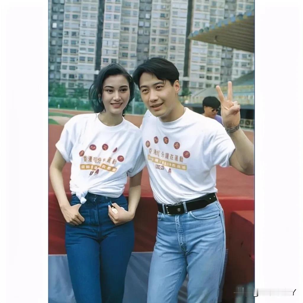 1994年，24岁的李嘉欣与28岁的黎明的一张合影，年轻时的李嘉欣是很美，黎明也