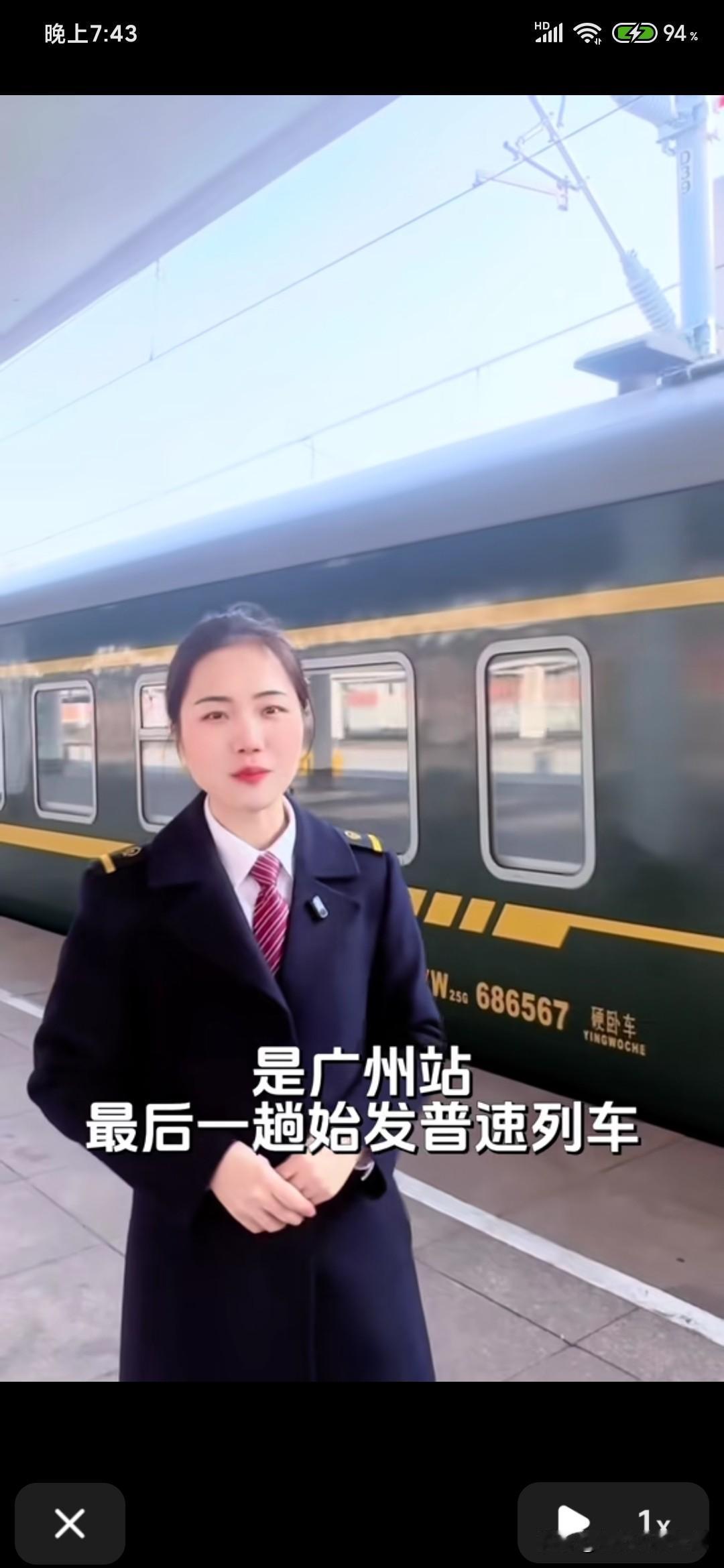 绿皮火车将逐渐退出铁路运行，取而代之的是高铁与动车。以后再也看不到铁道线上飞驰的