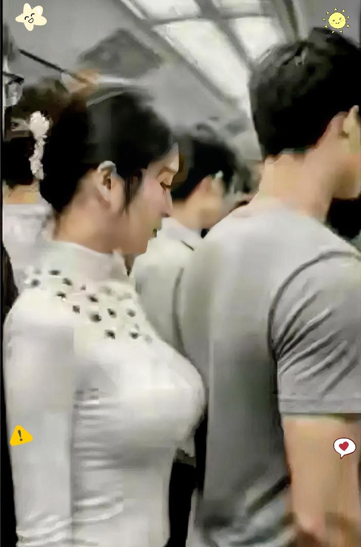 地铁上拍个拥挤画面就喊“胆大包天”？某些人为了流量真是啥标题都敢起！最近