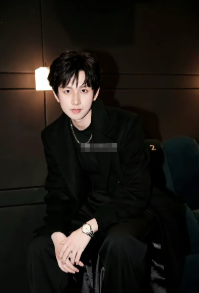 成毅今日正式“离瑞”！拒10年续约+股份诱惑，要自己握事业线轴​家人们！成毅和