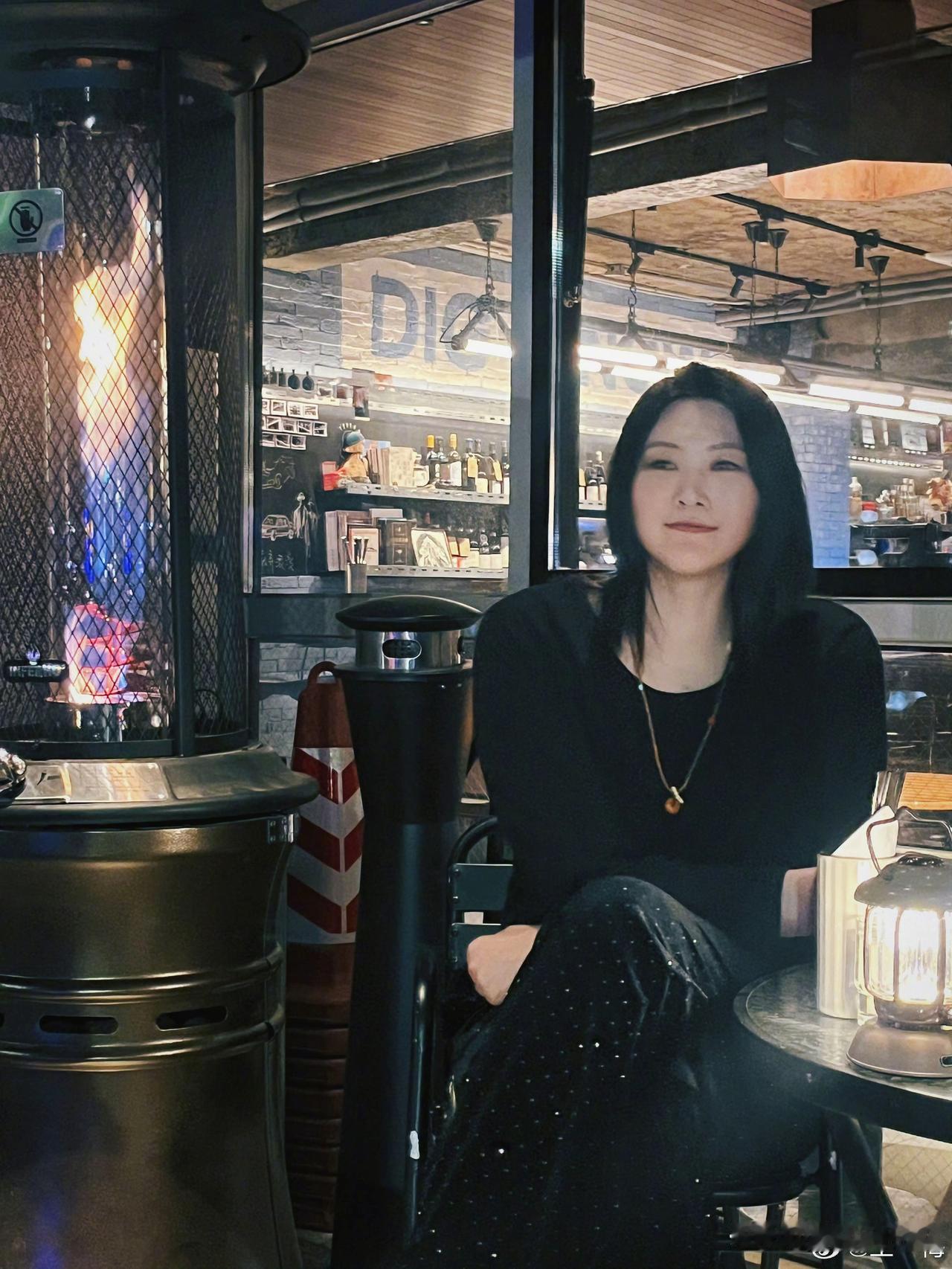 辽宁女排再出“欠薪”风波，往昔俱乐部总经理王一梅依然在失信名单上。有一位自称在2