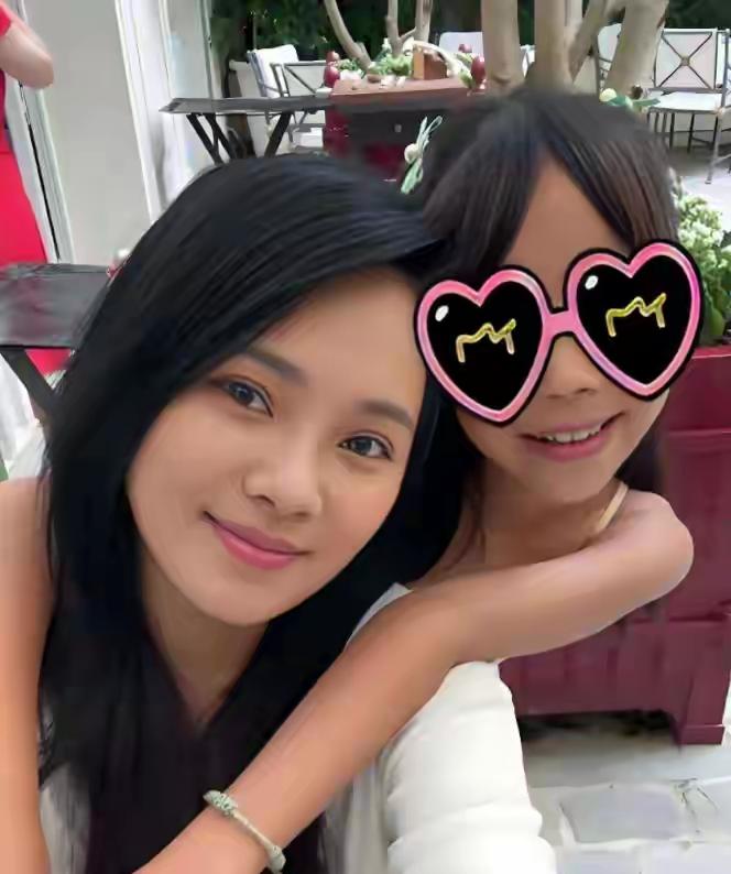 58岁伊能静身价过亿，事业红火家庭美满，活成了旁人眼中的人生赢家，可这位女强人却