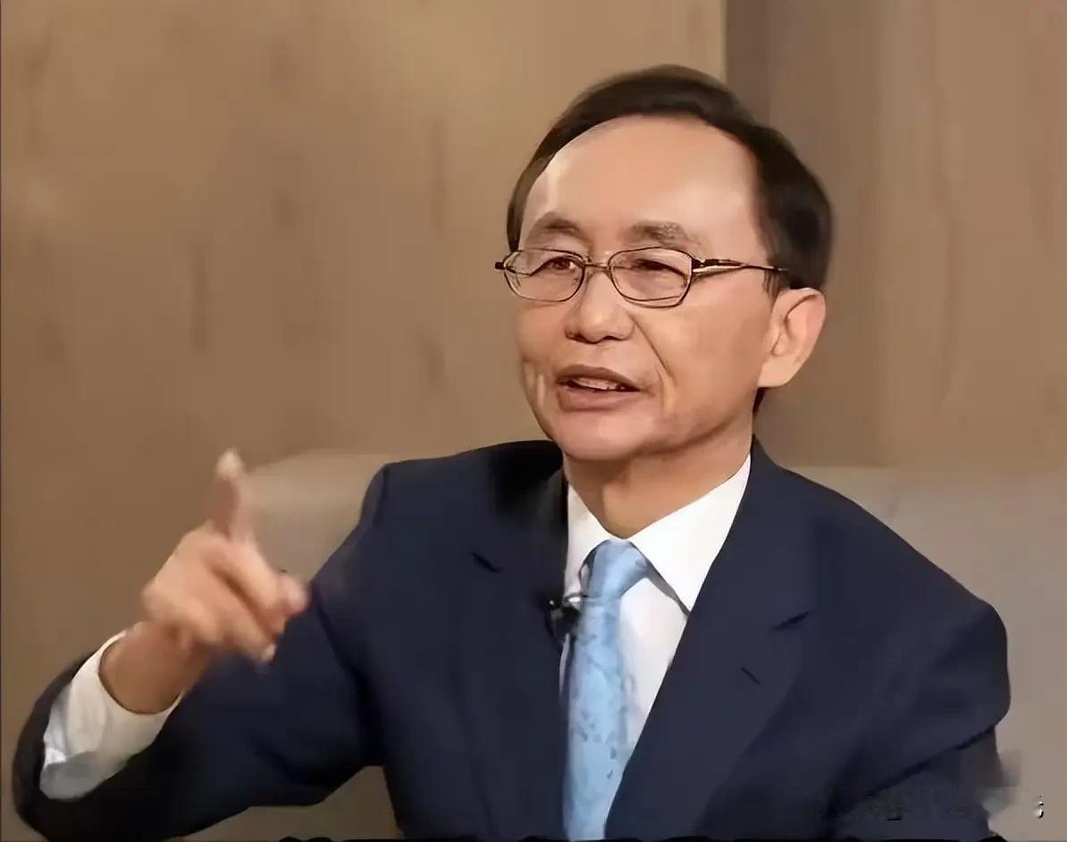 媒体人吴子嘉不出意外的又一次在节目中痛批国民党主席郑丽文，这次竟然拿前主席朱立伦