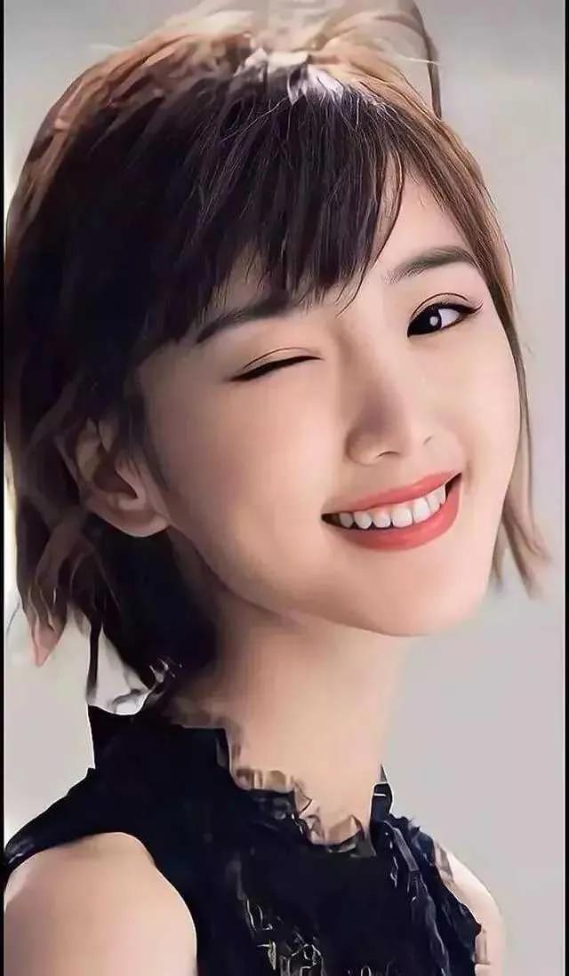 你们那地方妈妈的妈妈叫什么叫外婆(a婆)爸的的妈妈叫奶奶哈哈，晚上好[福