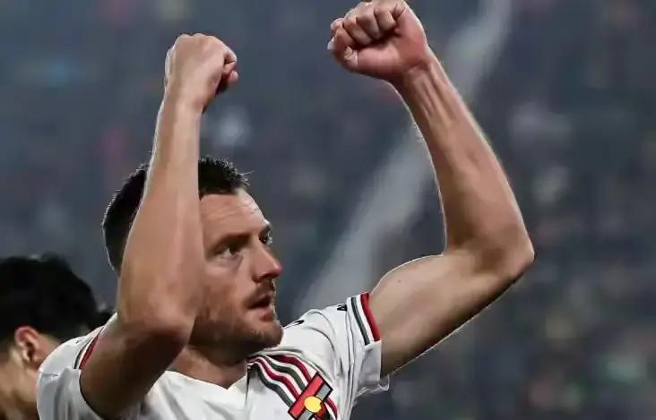 都说足球是年轻人的战场，但意甲正悄悄改写规则。看看这些数据：37岁的吉鲁，