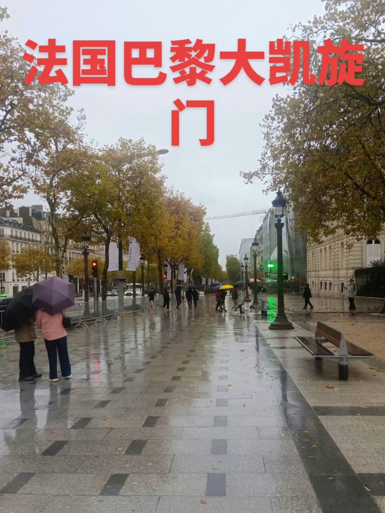 看见河南大爷拍的巴黎，我乐了。要我说啊，这才是赛博祛魅，滤镜一关，哪儿的网红地标