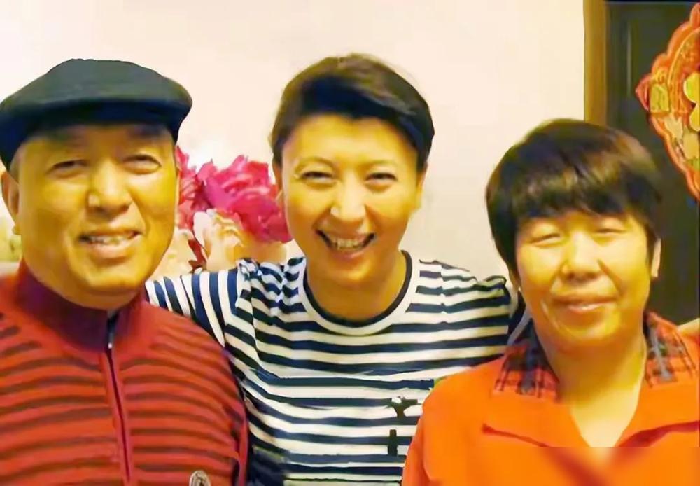 赵本山指着闫学晶的鼻子大骂：你眼里还有没有我这个师傅？当年他宁愿掐掉自己春晚的时