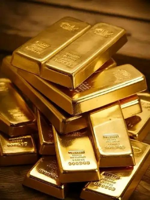 许多人看到这两天黄金又涨回4800了，心里既兴奋又紧张:好不容易冲回来了，是卖