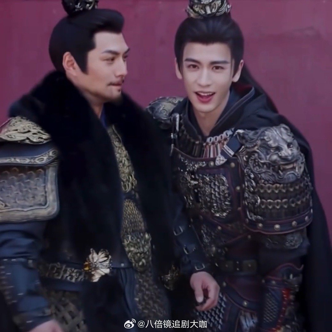张凌赫严屹宽共创哇趣，电视剧《逐玉》剧组给咱们观众吃太好了吧！张凌赫和严屹宽这对
