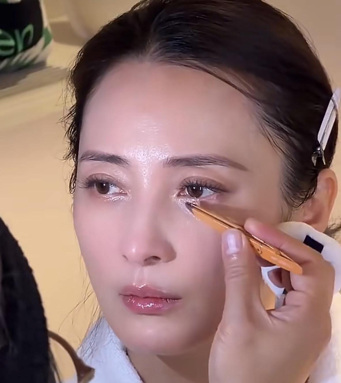 51岁还能拥有蒋勤勤这般状态，确实让人看着就心生向往，忍不住感叹“做梦都舍不得合