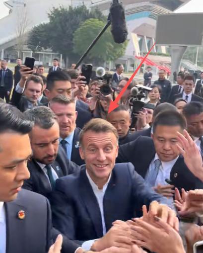 马克龙呼吁学中国12月7日，马克龙发文表示，巴黎圣母院拥有超过1100万游客