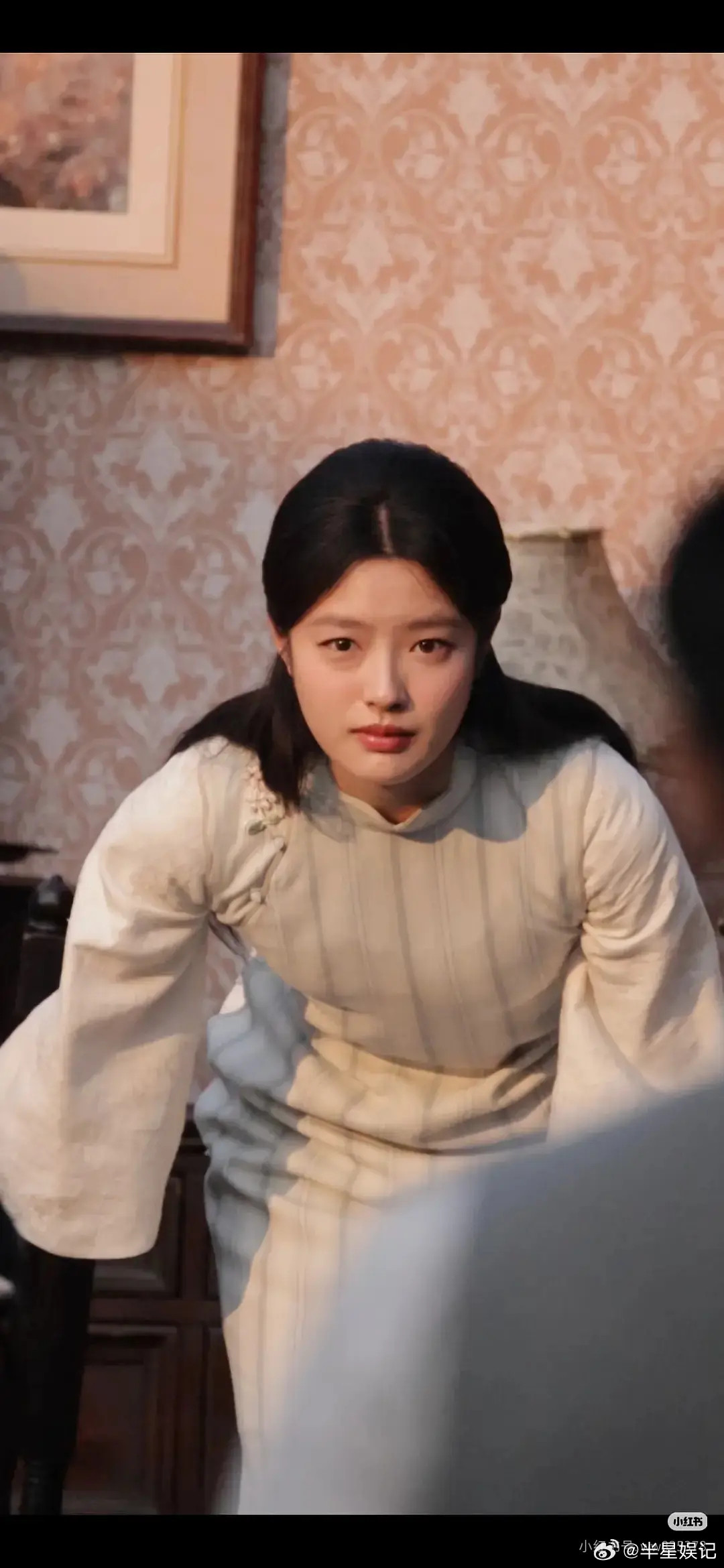 她的脸怎么越来越方了